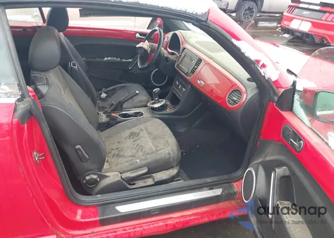 2015 Volkswagen Beetle 1.8T z USA, uszkodzony, nr VIN 3VW507AT2FM806514